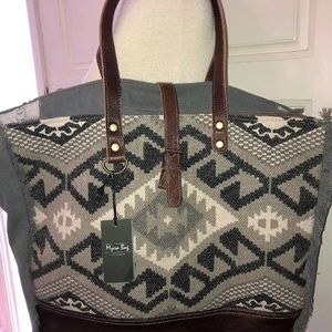 NWT Myra Weekender Bag Purse “Rugsy” Print